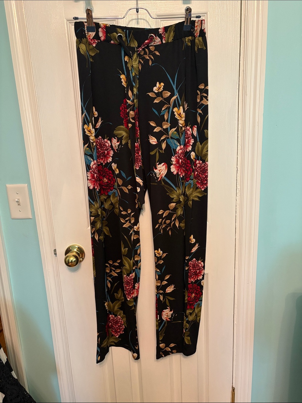 NAIF Black Wide-Leg Floral Pants with Red & Olive Print